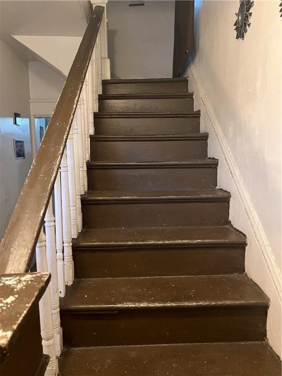 907 E Washington St, New Castle/4Th, PA 16101 - view of staircase