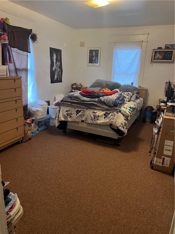 907 E Washington St, New Castle/4Th, PA 16101 - bedroom featuring carpet flooring