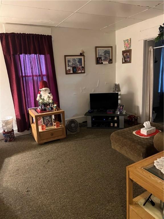 907 E Washington St, New Castle/4Th, PA 16101 - view of carpeted living area