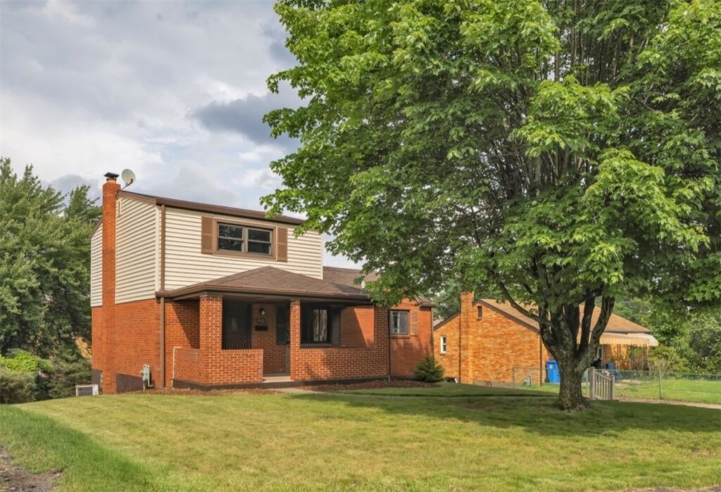 1431 Oak Dr, Castle Shannon, PA 15234 - photo 1
