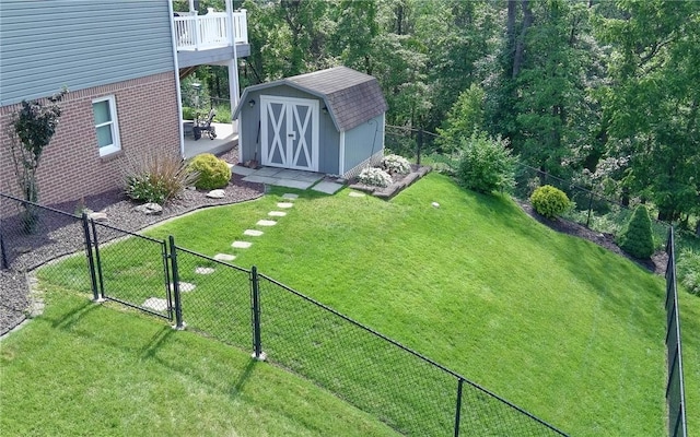 208 Bonita Dr, Hempfield Twp Wml, PA 15601 - fenced backyard with a storage unit, a patio area, and a balcony