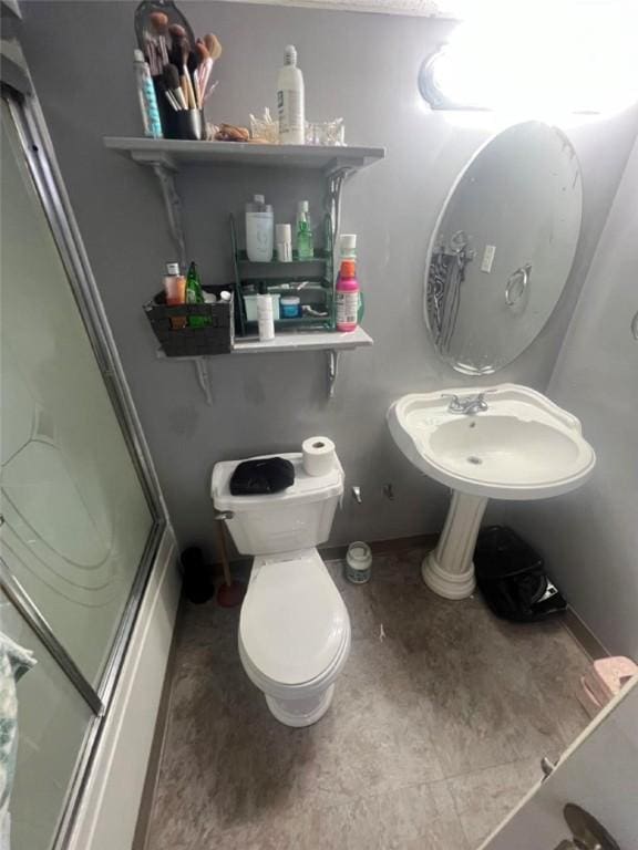 3539 York St, Munhall, PA 15120 - full bath featuring a shower with shower door and toilet
