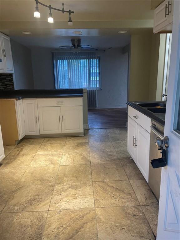 105 Clay Dr, Penn Hills, PA 15235 - photo 2