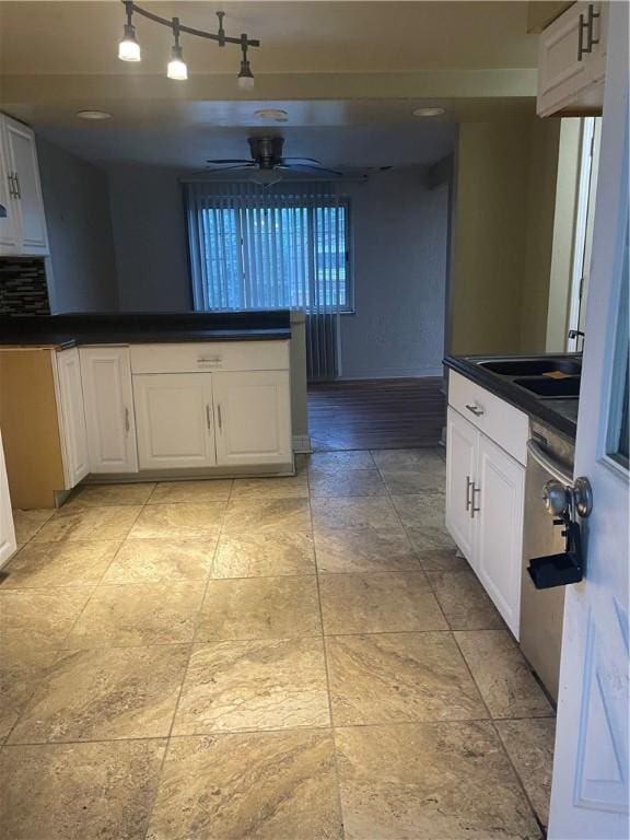 105 Clay Dr, Penn Hills, PA 15235 - photo 2