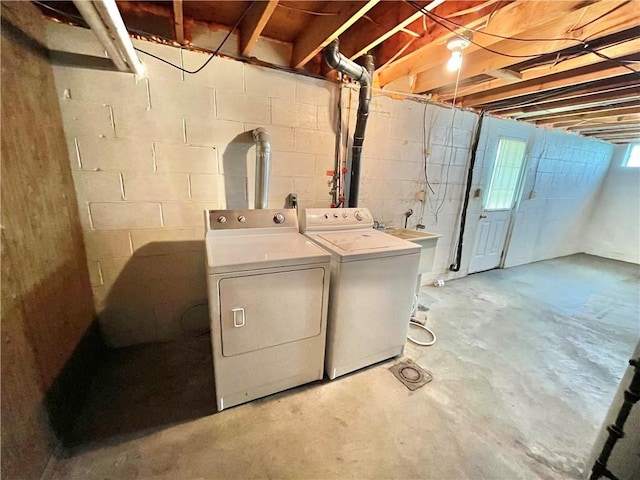 1974 Tara Dr, North Huntingdon, PA 15642 - laundry room featuring washing machine and dryer