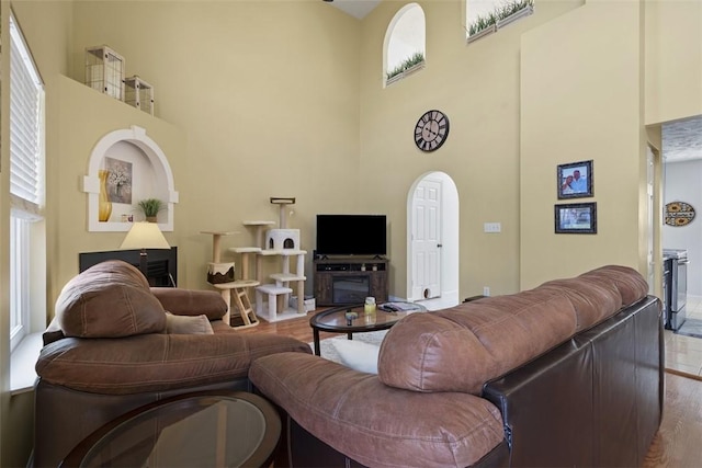 23 Sunset Ct, Cranberry Twp, PA 16066 - living room featuring a towering ceiling and wood finished floors