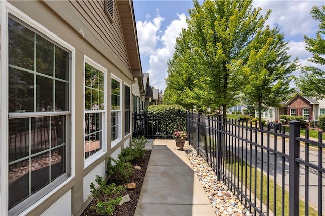 1041 Clerkenwell Ln, Cranberry Twp, PA 16066 - view of home's exterior featuring a residential view