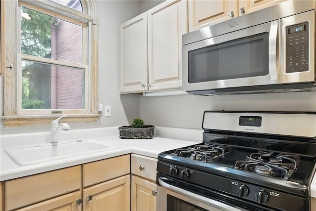 5727 Kentucky Ave, Shadyside, PA 15232 - kitchen featuring appliances with stainless steel finishes, light countertops, and light brown cabinetry