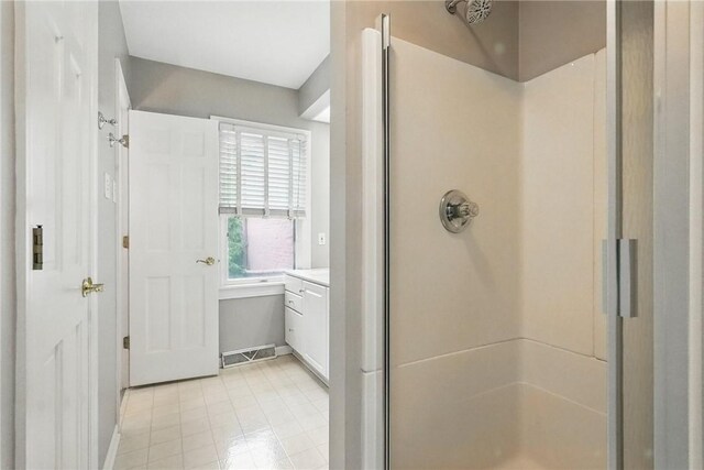5727 Kentucky Ave, Shadyside, PA 15232 - full bath featuring a shower stall and vanity