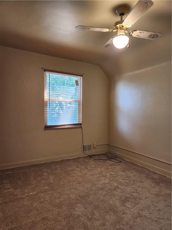 820 Shawnee, Schenley Heights, PA 15219 - spare room with carpet flooring, ceiling fan, and vaulted ceiling