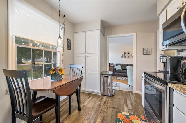 202 Roscommon Pl, Peters Twp, PA 15317 - dining space featuring wood finished floors and baseboards