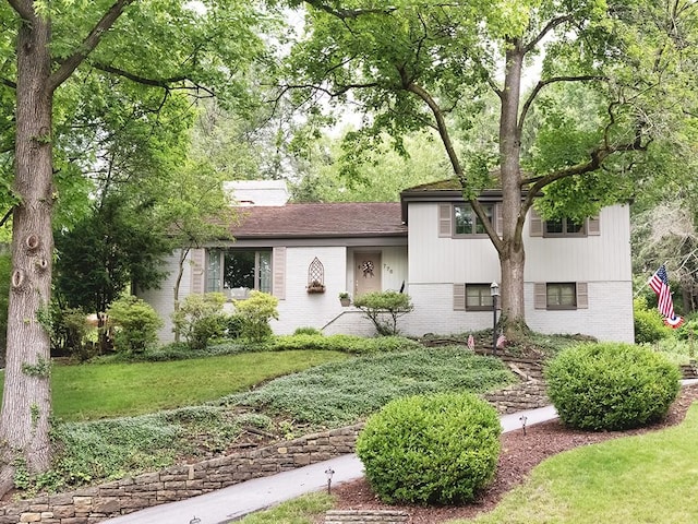 776 Elm Spring Rd, Mt Lebanon, PA 15243 - tri-level home with brick siding and a front lawn