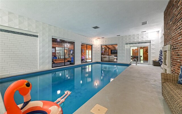 4077 Clarkland Ave, Hampton, PA 15101 - view of indoor pool