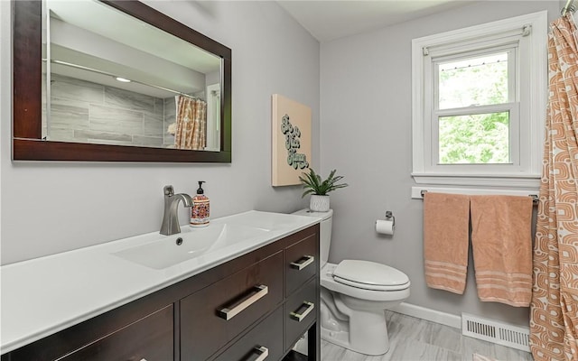 4077 Clarkland Ave, Hampton, PA 15101 - full bath featuring vanity and a shower with curtain