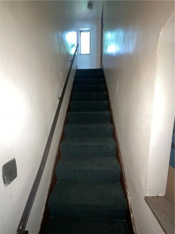 242 Chester Ave, Perry Hilltop, PA 15214 - view of stairs