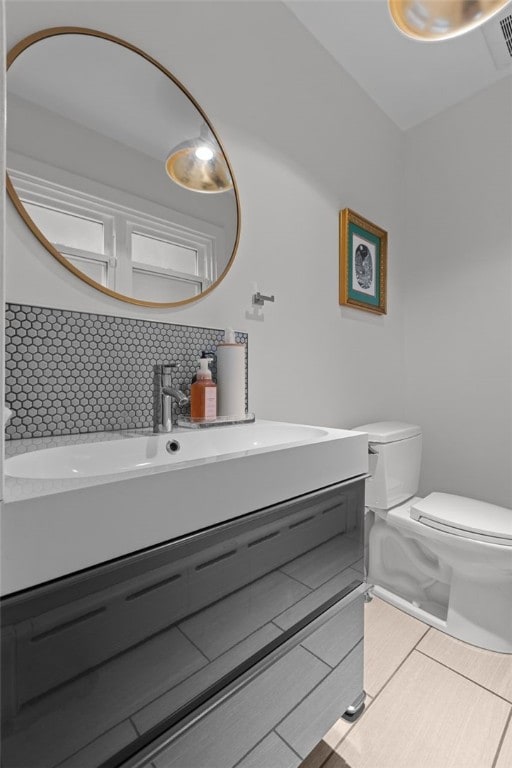 5508 Darlington Rd, Squirrel Hill, PA 15217 - bathroom with vanity and backsplash