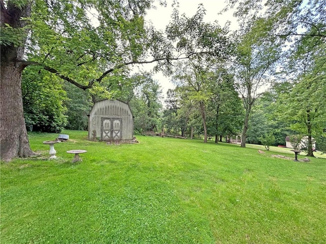 2519 Sylvania Dr, Bethel Park, PA 15102 - view of grassy yard with a storage shed