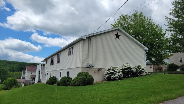 287 School Ave, Conemaugh Twp Som, PA 15937 - view of side of property with a yard