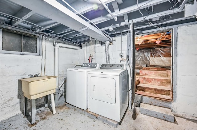209 George St, Farrell, PA 16121 - washroom featuring washing machine and clothes dryer