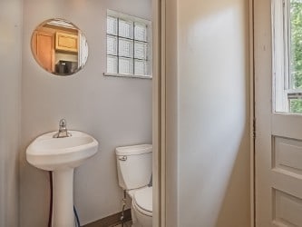 6656 Wilkins Ave, Squirrel Hill, PA 15217 - bathroom with toilet and baseboards