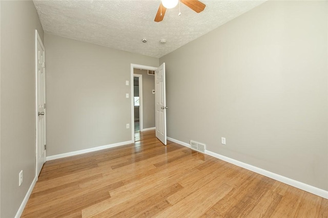 453 Falls Ave, Neshannock Twp, PA 16105 - unfurnished room featuring a ceiling fan, light wood-type flooring, and a textured ceiling