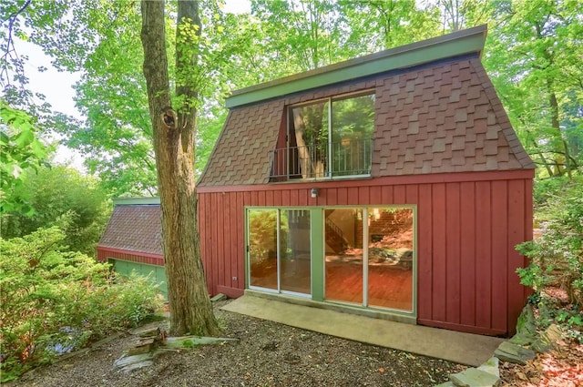 113 S Heide Ln, Peters Twp, PA 15317 - rear view of house with a shingled roof