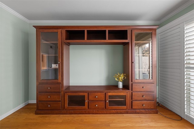 158 Jamestown Ct, Pittsburgh, PA 15216 - mudroom with light wood finished floors and crown molding