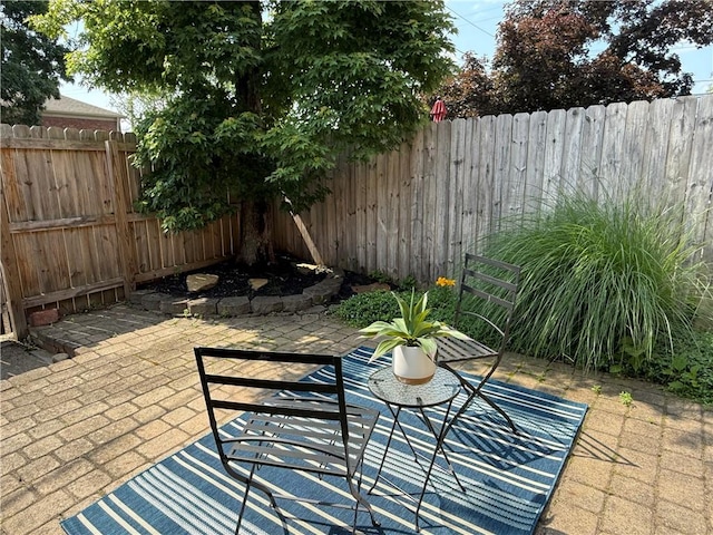 158 Jamestown Ct, Pittsburgh, PA 15216 - fenced backyard with a patio area
