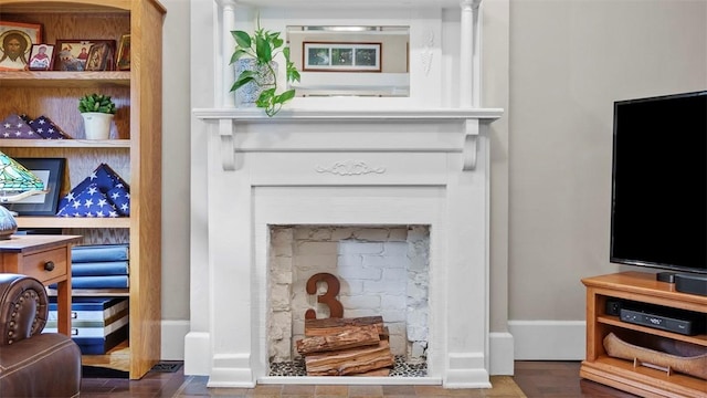 422 S Lang Ave, Point Breeze, PA 15208 - detailed view of baseboards