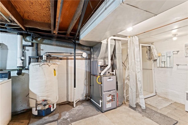 890 Deer Ln, Rochester Twp, PA 15074 - utility room with gas water heater, heating unit, and washer / clothes dryer