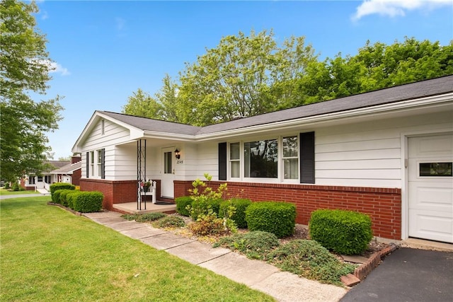 2345 Stoystown Rd, Somerset Twp, PA 15541 - ranch-style home featuring brick siding and a front lawn
