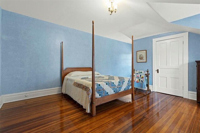 899 Old Thorn Run Rd, Moon/Crescent Twp, PA 15108 - bedroom featuring wood finished floors and lofted ceiling