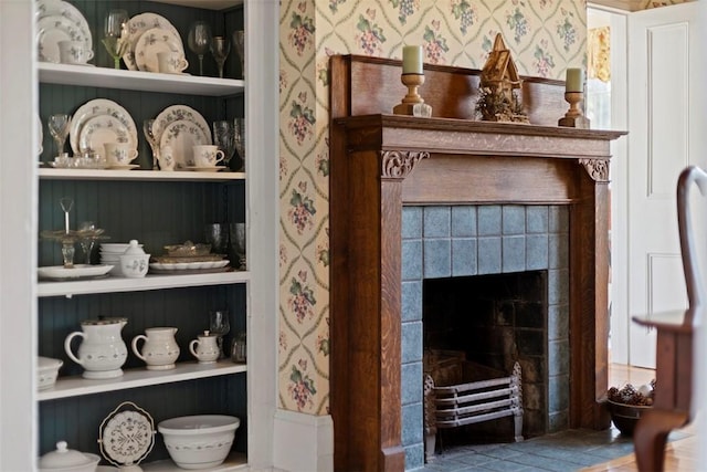 899 Old Thorn Run Rd, Moon/Crescent Twp, PA 15108 - detailed view of wallpapered walls, built in features, and a tile fireplace