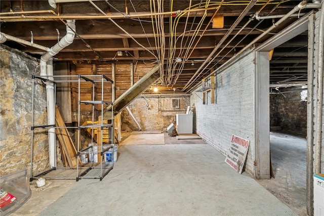 520 Morrell Ave, Connellsville, PA 15425 - unfinished basement featuring washer / dryer
