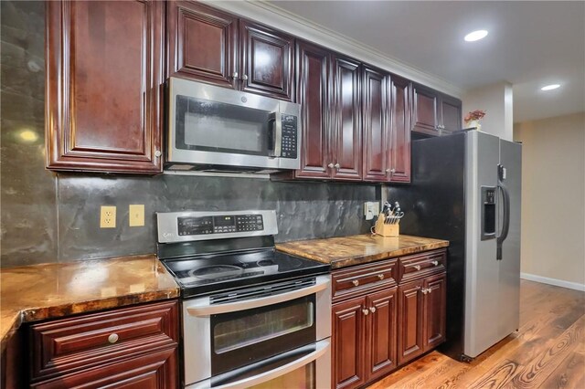 1259 Lakevue Dr, Penn Twp, PA 16001 - kitchen with stainless steel appliances, light wood-style floors, decorative backsplash, and recessed lighting