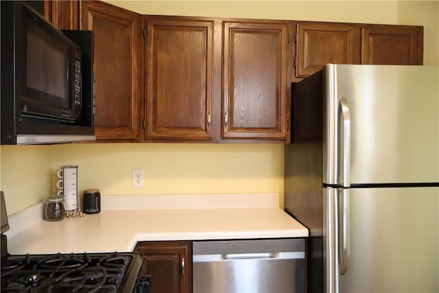 1006 Grandview Ave, Ross Twp, PA 15237 - kitchen with appliances with stainless steel finishes and light countertops