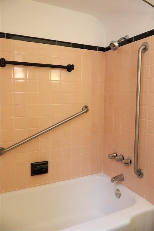 1006 Grandview Ave, Ross Twp, PA 15237 - bathroom with tub / shower combination