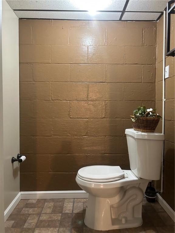 1006 Grandview Ave, Ross Twp, PA 15237 - half bathroom with concrete block wall