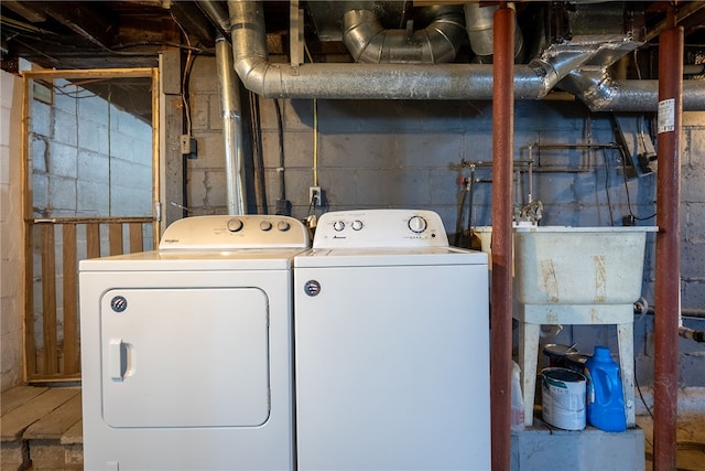 205 Cottage St, Neville Twp, PA 15225 - laundry area featuring washer and dryer