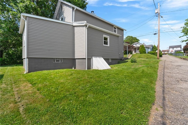 1723 Kimball Ave, Arnold, PA 15068 - view of side of home with a yard