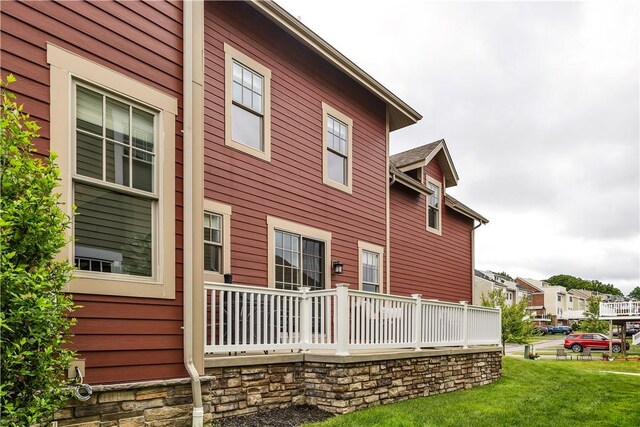 413 Cayuga Cir, Marshall, PA 16046 - rear view of house with a yard and a residential view