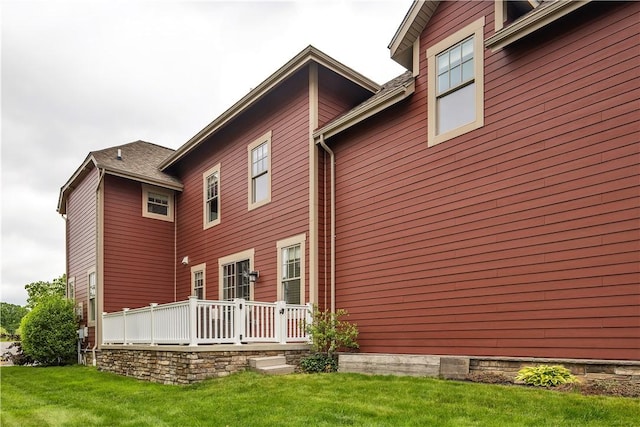 413 Cayuga Cir, Marshall, PA 16046 - back of property featuring a yard and a deck