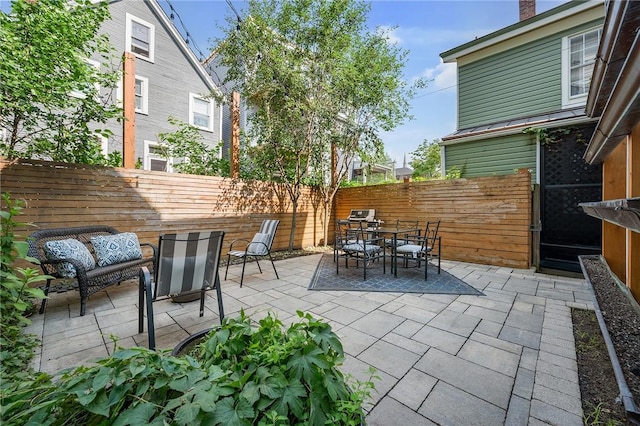 215 Emerson St, Shadyside, PA 15206 - fenced backyard with a patio and outdoor lounge area