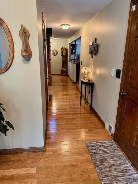32 Dunham Dr, Hempfield Twp Wml, PA 15601 - hallway featuring light wood-style floors