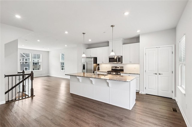 489 Nolan Cir, Cranberry Twp, PA 16066 - kitchen with stainless steel appliances, a kitchen island with sink, white cabinets, dark wood-type flooring, and recessed lighting