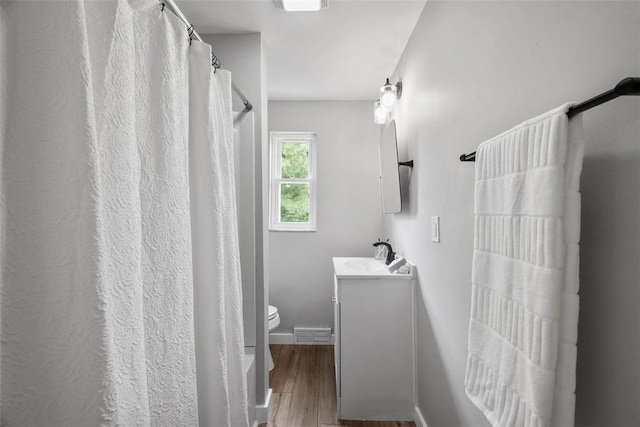 1822 Plainview Ave, Brookline, PA 15226 - full bath with vanity, wood finished floors, and curtained shower