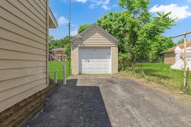 1586 Jackson St, Aliquippa, PA 15001 - detached garage featuring driveway