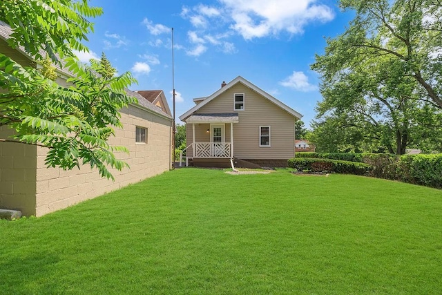 1586 Jackson St, Aliquippa, PA 15001 - rear view of house with a lawn