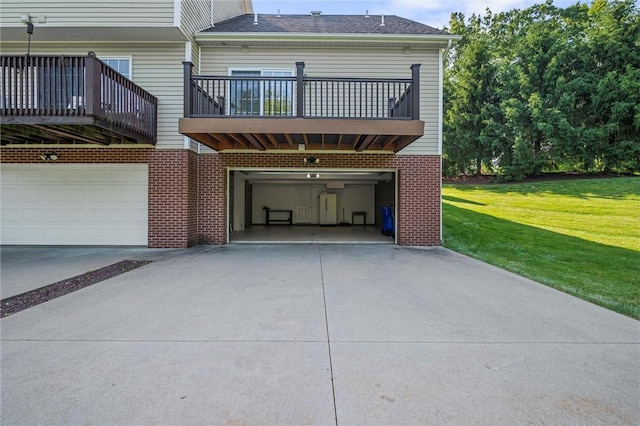 101 Creekside Dr, Buffalo Twp, PA 16055 - back of property featuring concrete driveway, a garage, a lawn, and a balcony