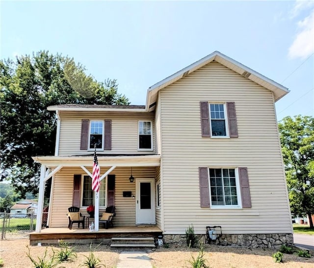 323 E 2nd St, Derry Boro, PA 15627 - traditional-style home featuring a porch